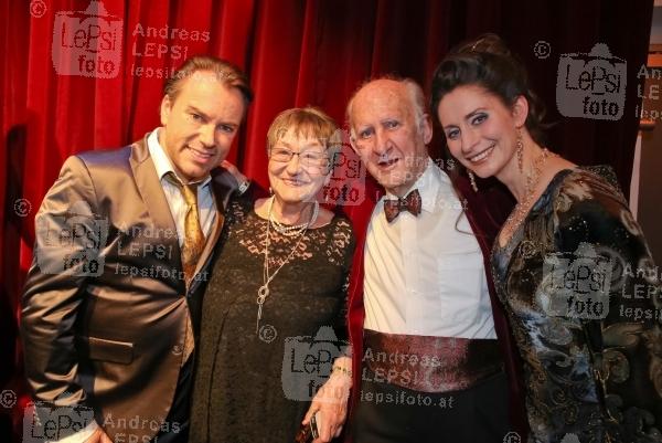 19.02.2014 |  Ronacher Wien |  VBW - Musical, Premiere, <br>im Bild:<br> Uwe Kröger -mit Mutter Elisabeth, Pia Douwes -mit Vater Evert -Premierenfeier