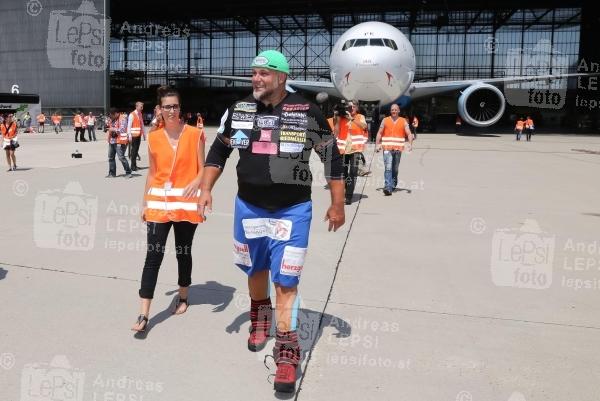 23.06.2014 |  VIE/Austrian Airline Hangar |  Weltrekord-Versuch f. Guinness World Records<br>Im Bild:<br> Franz M&uuml;llner - The Austrian Rock