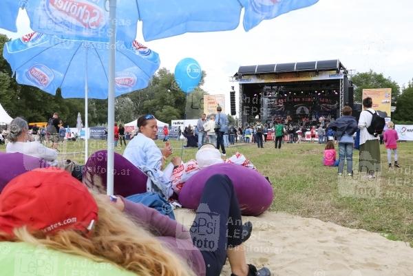 15.-16.08.2014 |  Alberner Hafen/Donau |  Simmeringer Musikfestival<br>Im Bild:<br> SAMSTAG, 16. AUGUST 2014: Besucher, Stimmung, &Uuml;bersicht