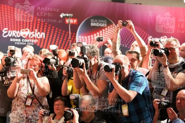 EUROVISION SONG CONTEST 2015 in WIEN 16.05.2015 | Wiener Stadthalle/ Medienzentrum/Presse-Lounge | veranstaltet v. EBU, ORF u. Stadt Wien<br>im Bild:<br> Logo-Branding, Stimmung, Fotografen u. Tv-Teams
