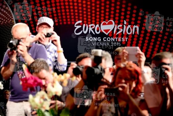 EUROVISION SONG CONTEST 2015 in WIEN 16.05.2015 | Wiener Stadthalle/ Medienzentrum/Presse-Lounge | veranstaltet v. EBU, ORF u. Stadt Wien<br>im Bild:<br> Logo-Branding, Stimmung, Fotografen u. Tv-Teams