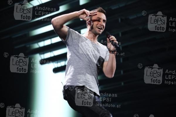 22.05.2015 |  Wiener Stadthalle |  veranstaltet v. EBU, ORF u. Stadt Wien<br>im Bild:<br> M&aring;ns Zelmerl&ouml;w, Heroes, Schweden -a. d. Eurovision Song Contest-B&uuml;hne