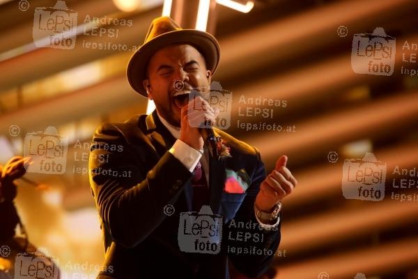 22.05.2015 |  Wiener Stadthalle |  veranstaltet v. EBU, ORF u. Stadt Wien<br>im Bild:<br> Guy Sebastian, Tonight Again, Australien -a. d. Eurovision Song Contest-B&uuml;hne