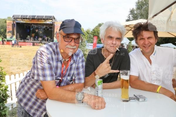 14.-15.08.2015 |  Alberner Hafen/Donau |  Musikfestival in Simmering<br>im Bild:<br> 14.08: Franz BLACKY Schwarz, Ulli B&auml;er, Mo
