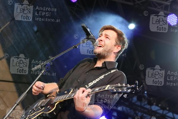 14.-15.08.2015 |  Alberner Hafen/Donau |  Musikfestival in Simmering<br>im Bild:<br> 14.08: Johannes Sumpich -live a d B&uuml;hne