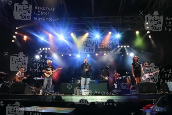 14.-15.08.2015 |  Alberner Hafen/Donau |  Musikfestival in Simmering<br>im Bild:<br> 15:08: Lichtw&auml;rts -live a d B&uuml;hne