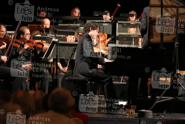 27.11.2015 |  Schlosstheater Schönbrunn |  Finale mit dem Wiener Kammerorchester <br>im Bild:<br> Ryoma Takagi -Finalist, im Bewerb