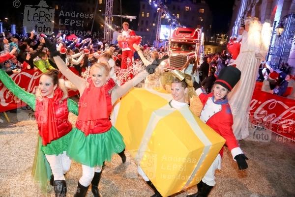 22.12.2015 |  Palais Liechtenstein |  das Tour-Finale in Wien<br>im Bild:<br> Parade - Coca-Cola Weihnachtstruck