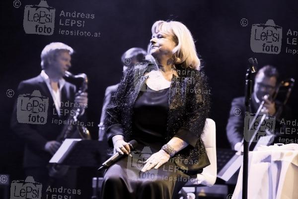 22.01.2016 |  Planet Music BA Halle |  Jazz-Gala-Abend v. Casino Austria Musicline<br>im Bild:<br> Marianne Mendt -a d B&uuml;hne