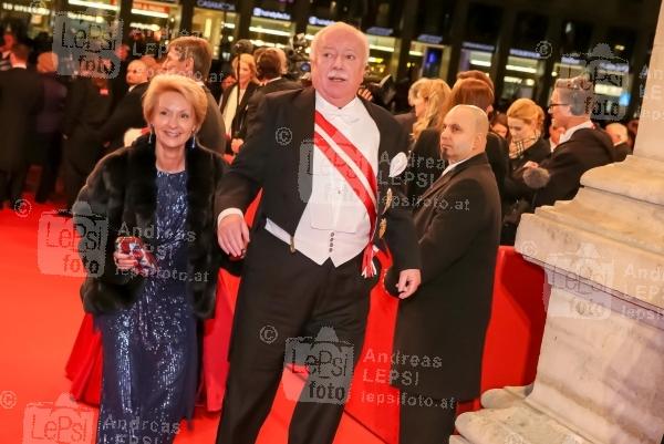 04.02.2016 |   Wiener Staatsoper |  am Ball der B&auml;lle<br>im Bild:<br> BM Michael H&auml;upl -mit Gattin Barbara