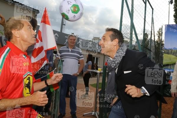 EM 2016 Warm Up Party 01.06.2016 | Kadletz Grillhaus | zur kommenden Fussballeuropameisterschaft 2016<br>im Bild:<br> Heribert Kasper, Heinz Christian HC Strache -Fußball begabt