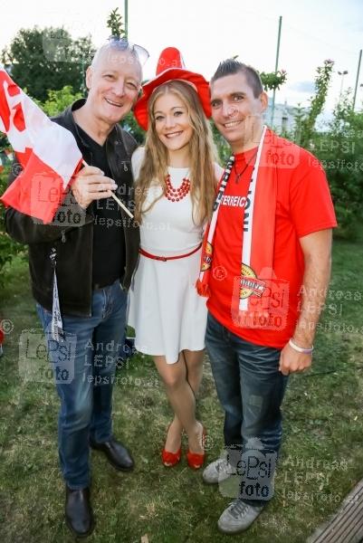 EM 2016 Warm Up Party 01.06.2016 | Kadletz Grillhaus | zur kommenden Fussballeuropameisterschaft 2016<br>im Bild:<br> Gary Howard, Sandra Raunig, Alexander Ribisch
