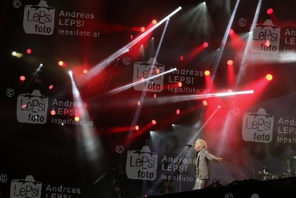 24.-26.06.2016 |  Donauinsel – Neue Donau |  33. Donauinselfest, Musik Festival<br>im Bild:<br> Sa, 25.6: Sir Bob Geldof & The Boomtown Rats -live -Radio Wien - Festb&uuml;hne