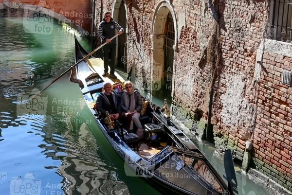 25.02.2017 |  Venedig/Italien |  eine lange venezianische Tradition <br>im Bild:<br> Kanal, Gasse, Gondel