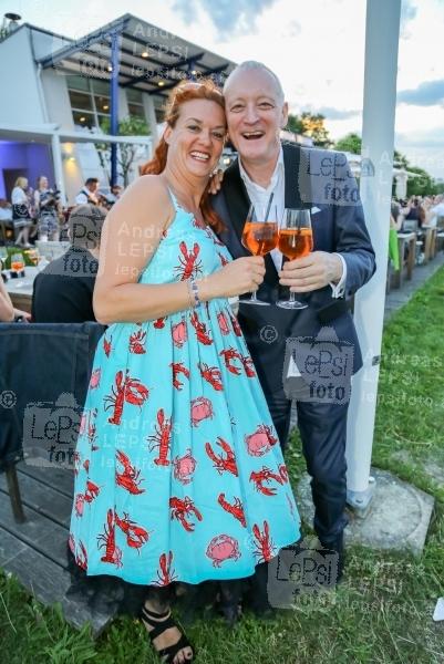 Rockn Roll 50s Beach Party 05.07.2017 | Marina Restaurant | 50s FEELIN and SWINGIN‘ at night<br>im Bild:<br> Gudrun Thaller -Marina Restaurant, Gary Howard