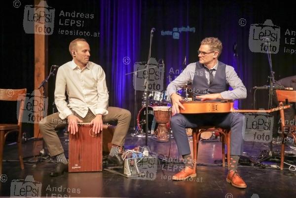 JESSE COOK - Beyond Borders 19.11.2018 | Theater am Spittelberg | Erstmals mit seinem neuen Album in Wien<br>im Bild:<br> Jesse Cook u. Band -a d Bühne