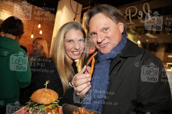 LE BURGER - VIP-Opening 08.01.2019 |  Rotenturmstraße |  Eröffnung eines exklusives Burger-Restaurant<br>im Bild:<br> Heinz Hanner, Verena Pflüger,