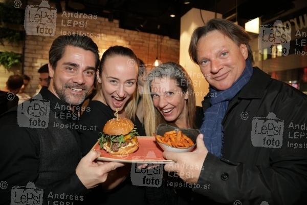 LE BURGER - VIP-Opening 08.01.2019 |  Rotenturmstraße |  Eröffnung eines exklusives Burger-Restaurant<br>im Bild:<br> Heinz Hanner, Verena Pflüger, Andreas Seidl, Sina Schmid,