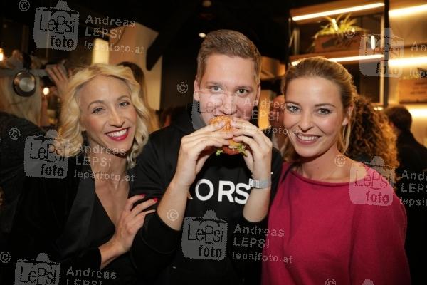 LE BURGER - VIP-Opening 08.01.2019 |  Rotenturmstraße |  Eröffnung eines exklusives Burger-Restaurant<br>im Bild:<br> Kathrin Menzinger, Clemens Trischler, Christine Reiler,