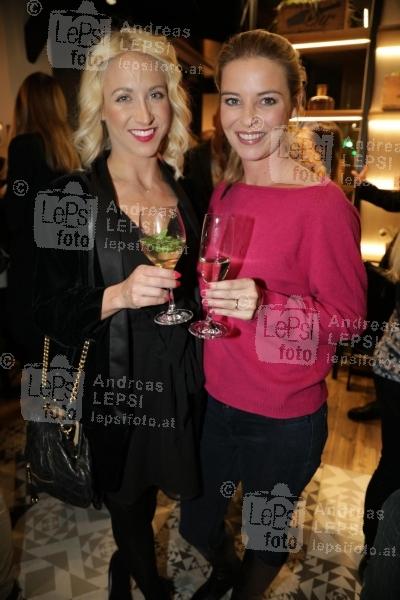 LE BURGER - VIP-Opening 08.01.2019 |  Rotenturmstraße |  Eröffnung eines exklusives Burger-Restaurant<br>im Bild:<br> Kathrin Menzinger, Christine Reiler,