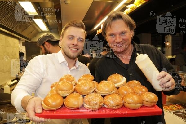LE BURGER - VIP-Opening 08.01.2019 |  Rotenturmstraße |  Eröffnung eines exklusives Burger-Restaurant<br>im Bild:<br> Lukas Tauber -Le Burger, Heinz Hanner,