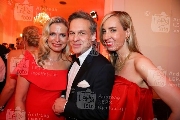 13.04.2019 |  Wiener Hofburg |  Gala-Verleihung des Fernseh-Preises von ORF u. KURIER<br>im Bild:<br> Claudia Reiterer, Tarek Leitner, Nadja Bernhard,