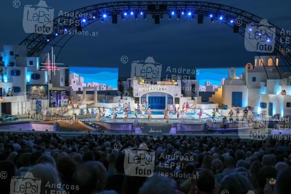 13.07.2023 |  Seebühne Mörbisch/BGLD |  ABBA swingt am Neusiedler See <br>im Bild:<br> Szenen-Bilder d. Show, -Totale mit Publikum,