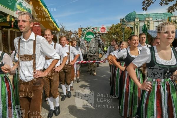 21.09.2023 |  Wiener Prater/Kaiserwiese |  Oktoberfest in Wien<br>im Bild:<br> -mit Bierkusche, -Einzug a d Wiesn,