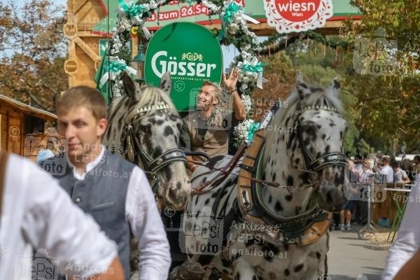21.09.2023 |  Wiener Prater/Kaiserwiese |  Oktoberfest in Wien<br>im Bild:<br> Hans Knauss, -mit Bierkusche, -Einzug a d Wiesn,