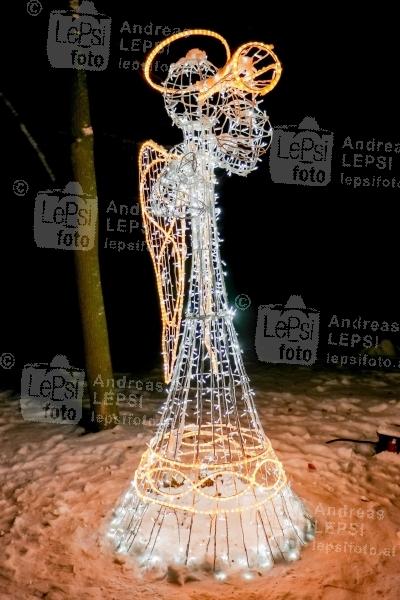 03.12.2023 |  Schlosspark Laxenburg |  2023 – Installationen internationaler Lichtkünstler<br>im Bild:<br> PFAD DER SYMPHONIE, -im Schnee,