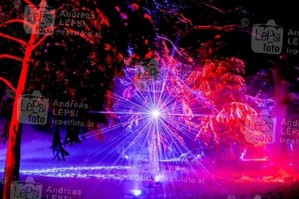 03.12.2023 |  Schlosspark Laxenburg |  2023 – Installationen internationaler Lichtkünstler<br>im Bild:<br> DONNER WALD, -im Schnee,