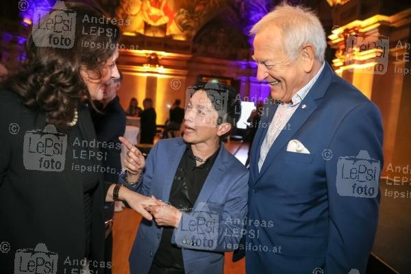 160 Jahre M.Maurer 25.01.2024 | Palais Niederösterreich | Das Wiener Traditionsunternehmen M.Maurer feiert Jubiläum<br>im Bild:<br> Ursula Freyerer -WKO, Nhut La Hong, Wolfgang Hickel -WKO,