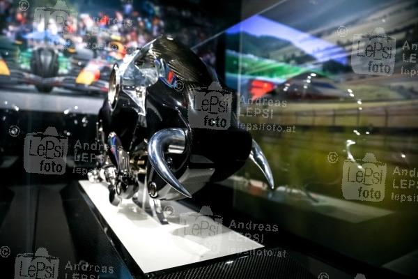 31.01.2024 |  METAStadt |  Aus der aufregenden Welt der Formula 1   <br>im Bild:<br> Red Bull, -Exponat,