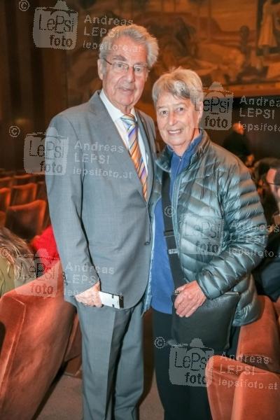 PANDORAS VERMÄCHTNIS - Premiere 13.05.2024 |  Stadtkino im Künstlerhaus |  Ein Film von Angela Christlieb<br>im Bild:<br> AltBP Heinz Fischer mit Gattin Margit,