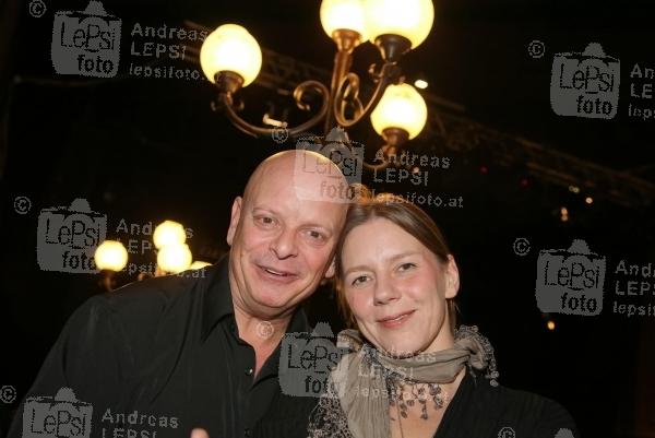 17.02.2014 |  Orpheum Wien |  Kabarett-Premiere, <br>im Bild:<br> Gary Lux -mit Freundin Verena