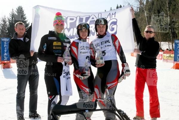 26-27.02.2014 |  Stuhleck / Steiermark |  <br>im Bild:<br> Donnerstag, 27.2.: Start Super-G (Allg. Klassen) Siegerbild - Alena Housova, CZE -Platz 1 (mi), Lisa Zaff, AUT -Platz 2 (li), Klara Hofmanova, CZE -Platz 3 (re)