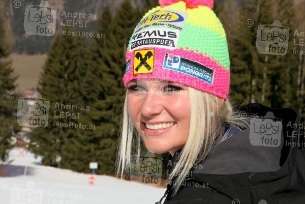 26-27.02.2014 |  Stuhleck / Steiermark |  <br>im Bild:<br> Donnerstag, 27.2.: Start Super-G (Allg. Klassen) Skibob-Fahrerin Lisa Zaff, AUT