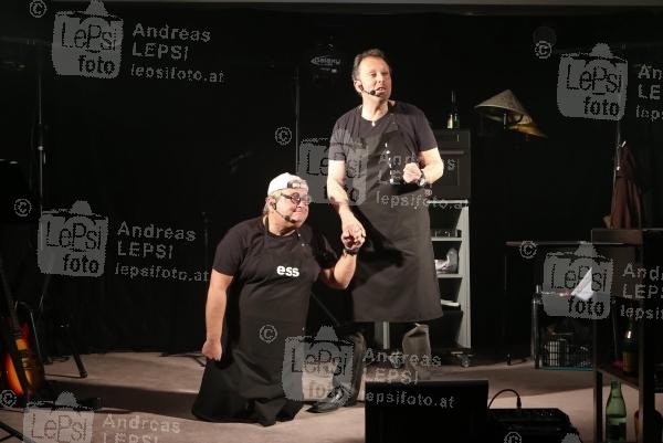 02.04.2014 |  Ramada Encore Vienna |  Koch-Kabarett<br>im Bild:<br> Peter Krendl, Wolf Frank –live, auf der Bühne