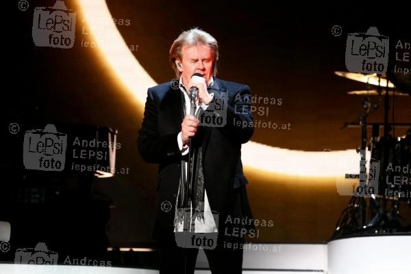 09.04.2014 |  Wiener Stadthalle |  die Tournee 2014, LSK-Konzert <br>im Bild:<br> Howard Carpendale -auf der Bühne, live