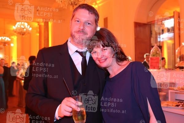 26.04.2014 |   Wiener Hofburg |  Gala-Verleihung des Fernseh-Preises von ORF u. KURIER, <br>im Bild:<br> Andreas Prochaska -mit Gattin Astrid