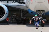 23.06.2014 |  VIE/Austrian Airline Hangar |  Weltrekord-Versuch f. Guinness World Records&lt;br&gt;Im Bild:&lt;br&gt; Franz M&amp;uuml;llner - The Austrian Rock -im Versuch und zieht die Boeing 777
