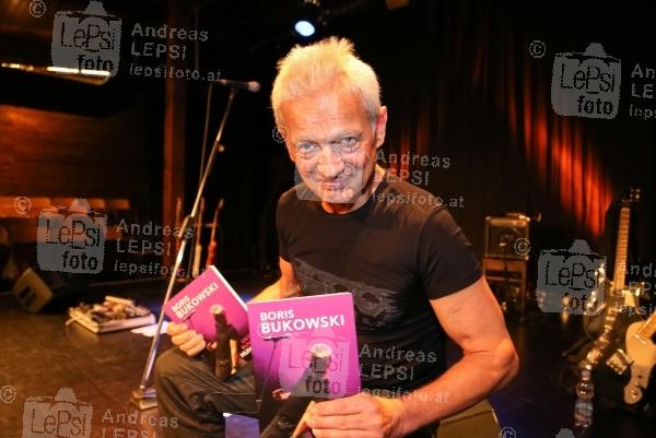 01.07.2014 |  Theater am Spittelberg |  Konzert<br>Im Bild:<br> Boris Bukowski -mit seiner Buch-Biogafie "Unter bunten Hunden"