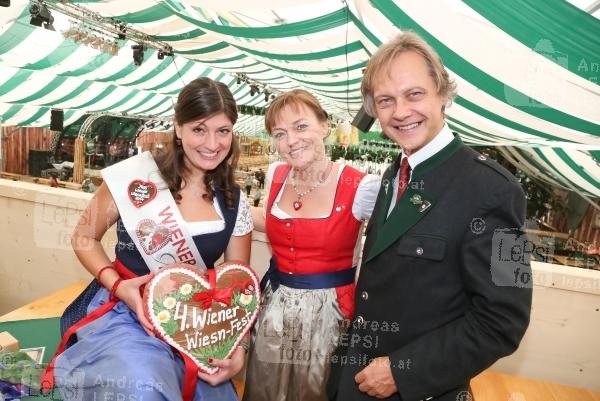 Wiener Wiesn 2014 – Eröffnung 25.09.2014 | Wiener Prater/Kaiserwiese | Oktoberfest in Wien<br>Im Bild:<br> Christian Feldhofer -GF WW, Claudia Wiesner -GF WW, Miss Wiener Wiesn 2014 Sophie Marie Szoloczki -im Gösser Zelt