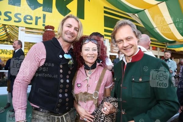 Wiener Wiesn 2014 – 5.Tag 25.09.2014 | Wiener Prater/Kaiserwiese | Oktoberfest in Wien<br>Im Bild:<br> Leo Hillinger, Christina Mausi Lugner, Christian Feldhofer -GF WW