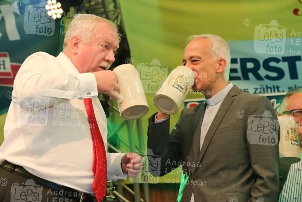 Wiener Wiesn 2014 – 5.Tag 25.09.2014 | Wiener Prater/Kaiserwiese | Oktoberfest in Wien<br>Im Bild:<br> Bgm Michael Häupl, Michael Landau -Bier-Anstich a d Bühne am Wiener Wirtn-Tag