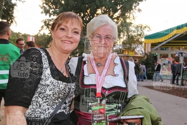 Wiener Wiesn 2014 – 5.Tag 25.09.2014 | Wiener Prater/Kaiserwiese | Oktoberfest in Wien<br>Im Bild:<br> Claudia Wiesner -GF WW mit Mutter Friederike