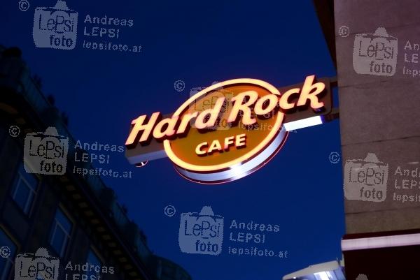 11.10.2014 |  Hard Rock Cafe Wien |  Lets rock Vienna!<br>im Bild:<br> Logo am Store, Beschilderung