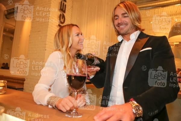 Leo Hillinger Wineshop & Bar – Soft Opening 25.10.2014 | Wollzeile 25 | Leo Hillinger GmbH Marketing<br>im Bild:<br> Leo Hillinger -mit Gattin Evelyn
