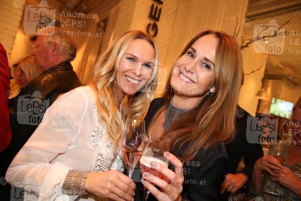 Leo Hillinger Wineshop & Bar – Soft Opening 25.10.2014 | Wollzeile 25 | Leo Hillinger GmbH Marketing<br>im Bild:<br> Evelyn Hillinger, Maggie Entenfellner