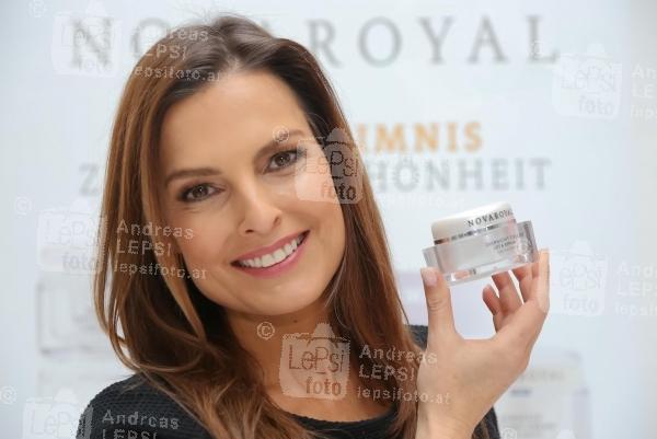 Fotoshooting mit Bettina Assinger für Novaroyal 23.02.2015 | Das Studio | Promotion | PR Robin Consult<br>im Bild:<br> Bettina Assinger